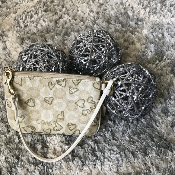 💯 Authentic Coach Wristlet!!! - Picture 2 of 6